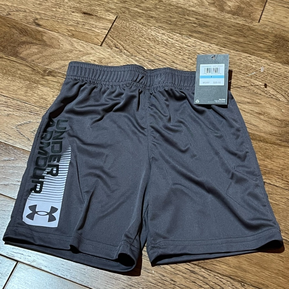 NWT Under Armour Shorts Boys Size 6